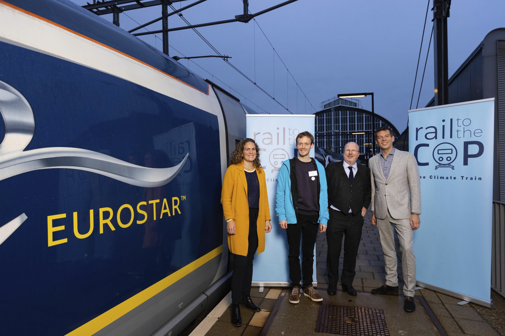 Reinout Wissenburg (ProRail), Sacha Göddeke-Mulder (Directeur Duurzaam Ondernemen NS), Jan Feist (YFST) en Gareth Williams van (Eurostar) bij de klimaattrein