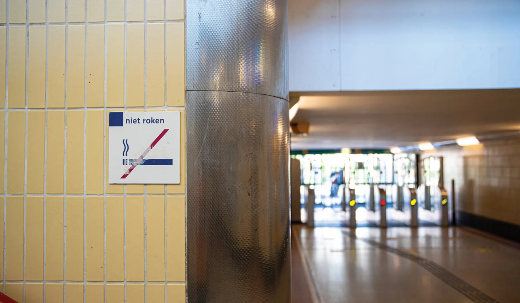 Alle stations zijn nu rookvrij