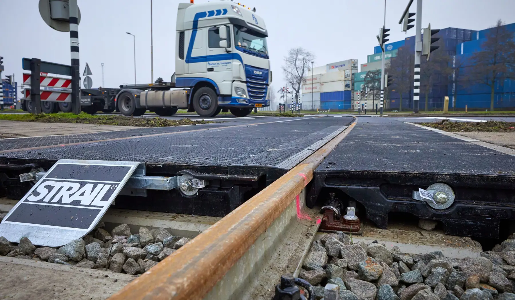 En zo ziet de nieuwe overweg eruit