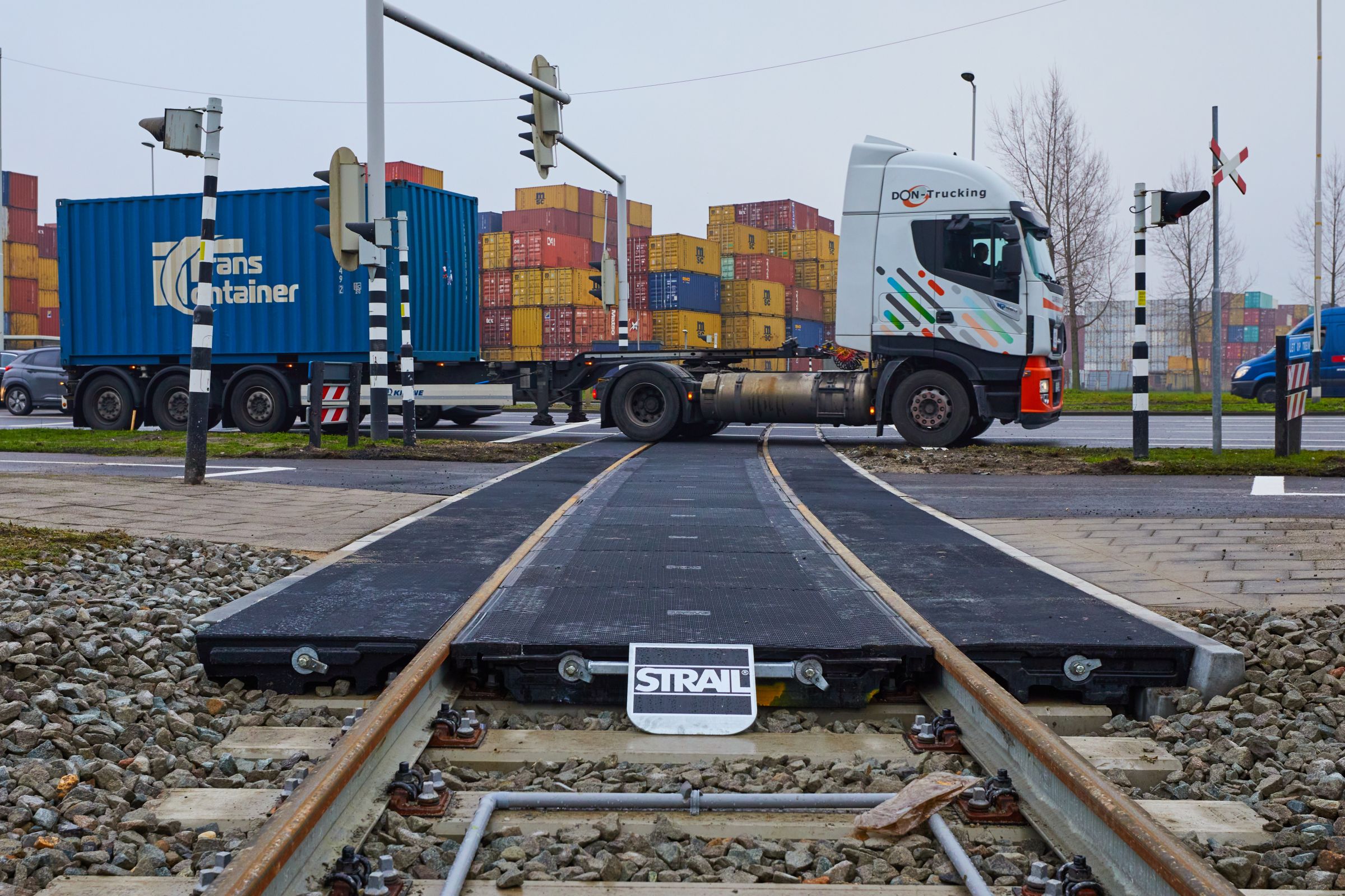 De overweg op Waalhaven Zuidzijde was verouderd en daardoor gevoeliger voor storingen