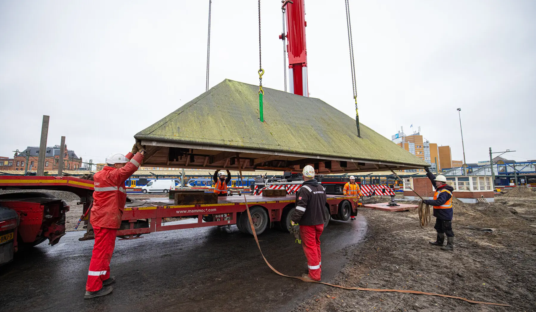 En op de vrachtwagen voor transport naar Stadskanaal