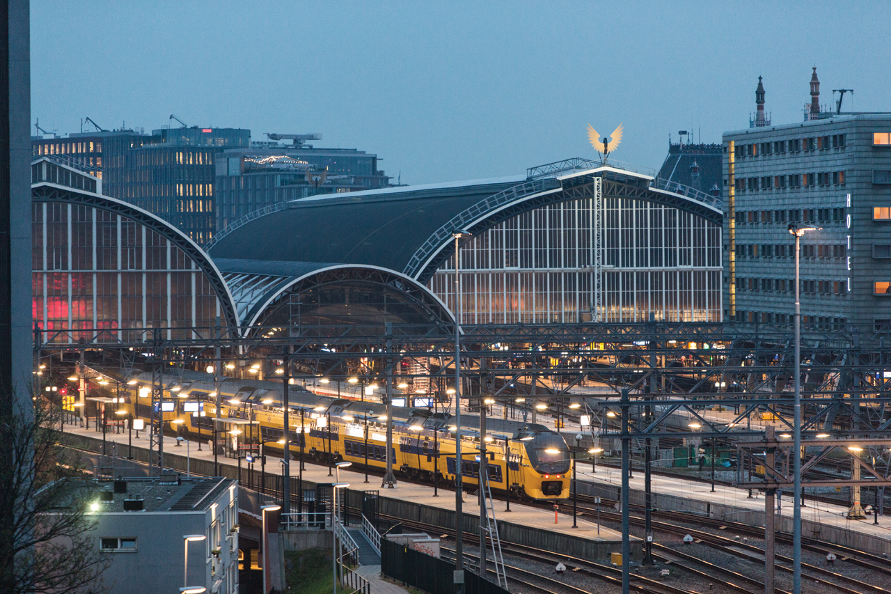 Een belangrijke knooppunt voor openbaar vervoer: Amsterdam Centraal