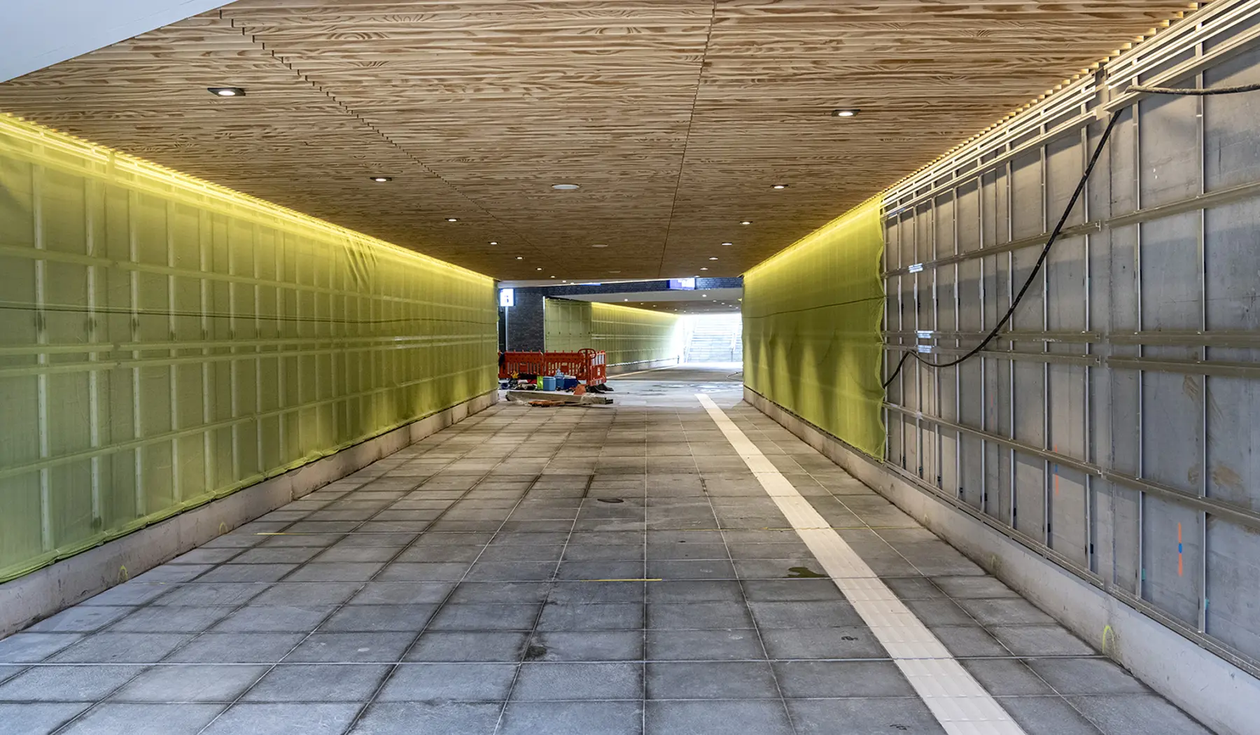 De nieuwe reizigerstunnel is in gebruik genomen