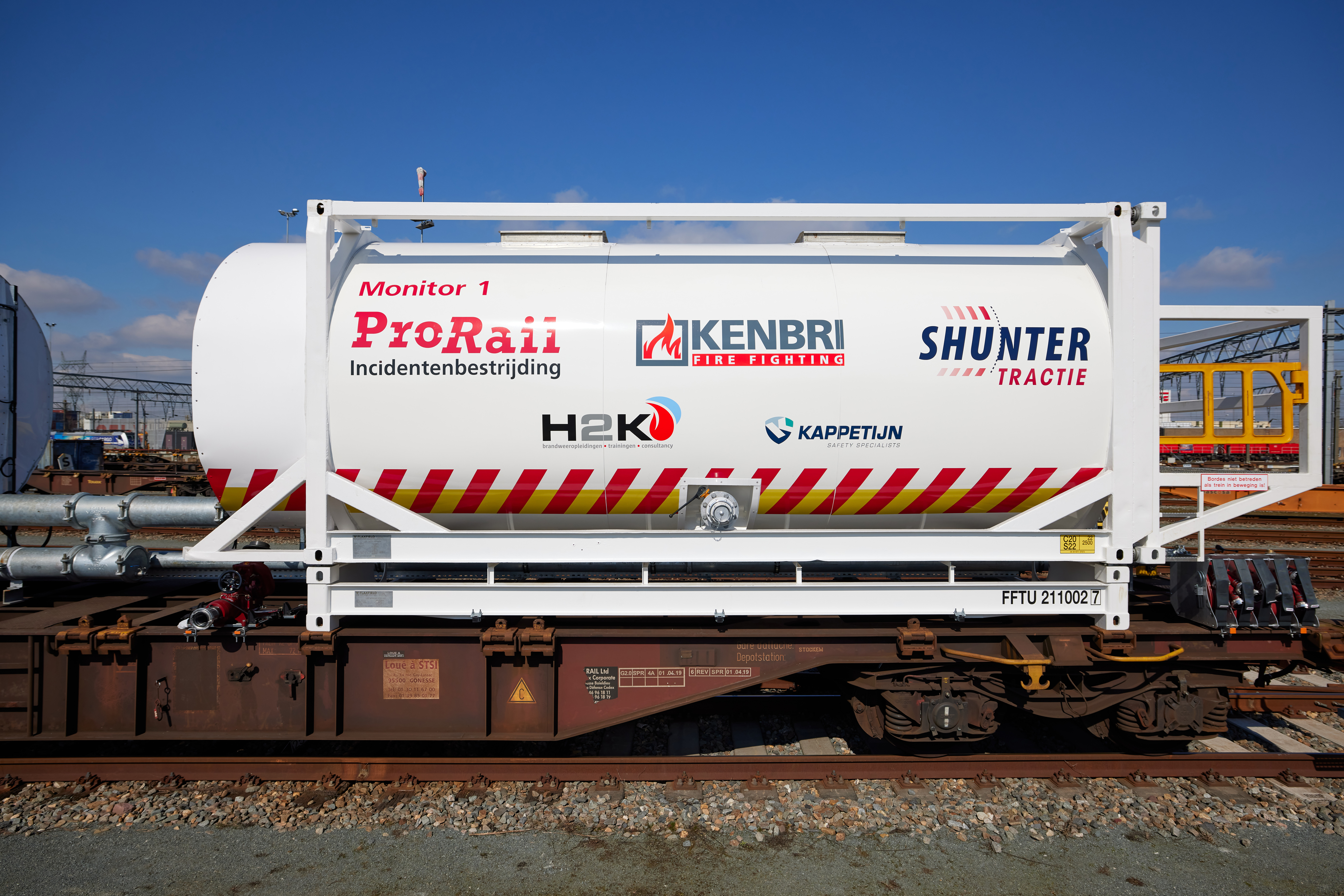 De samenwerkende partijen staan vermeld op de blustrein