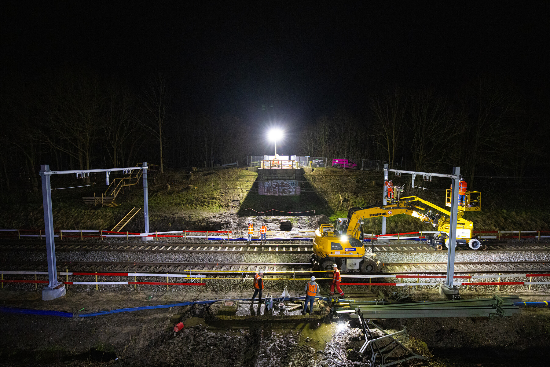 De oude spoorbrug maakt plaats voor een nieuwe
