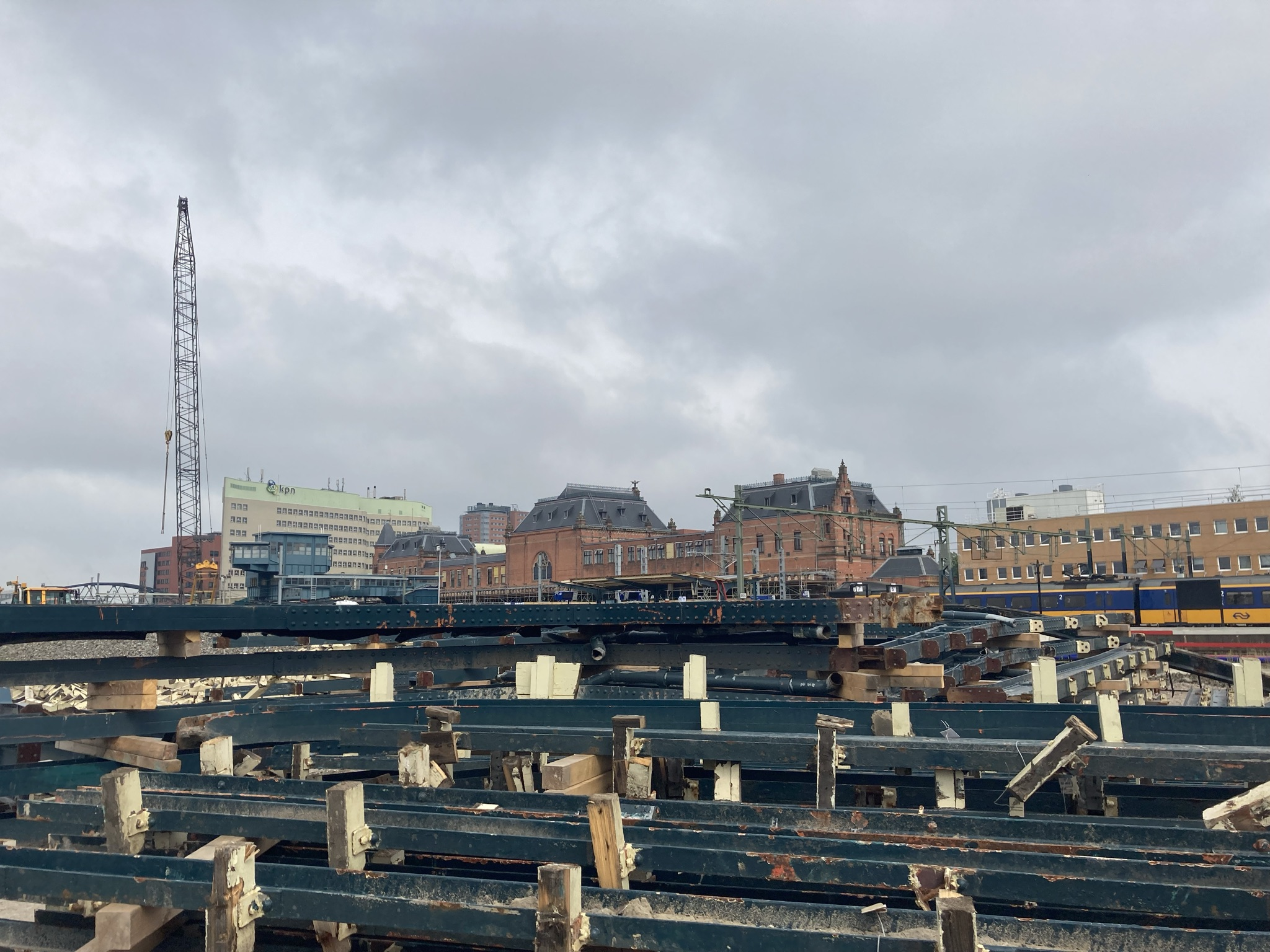 Op het bouwterrein zelf vindt opslag van materialen plaats