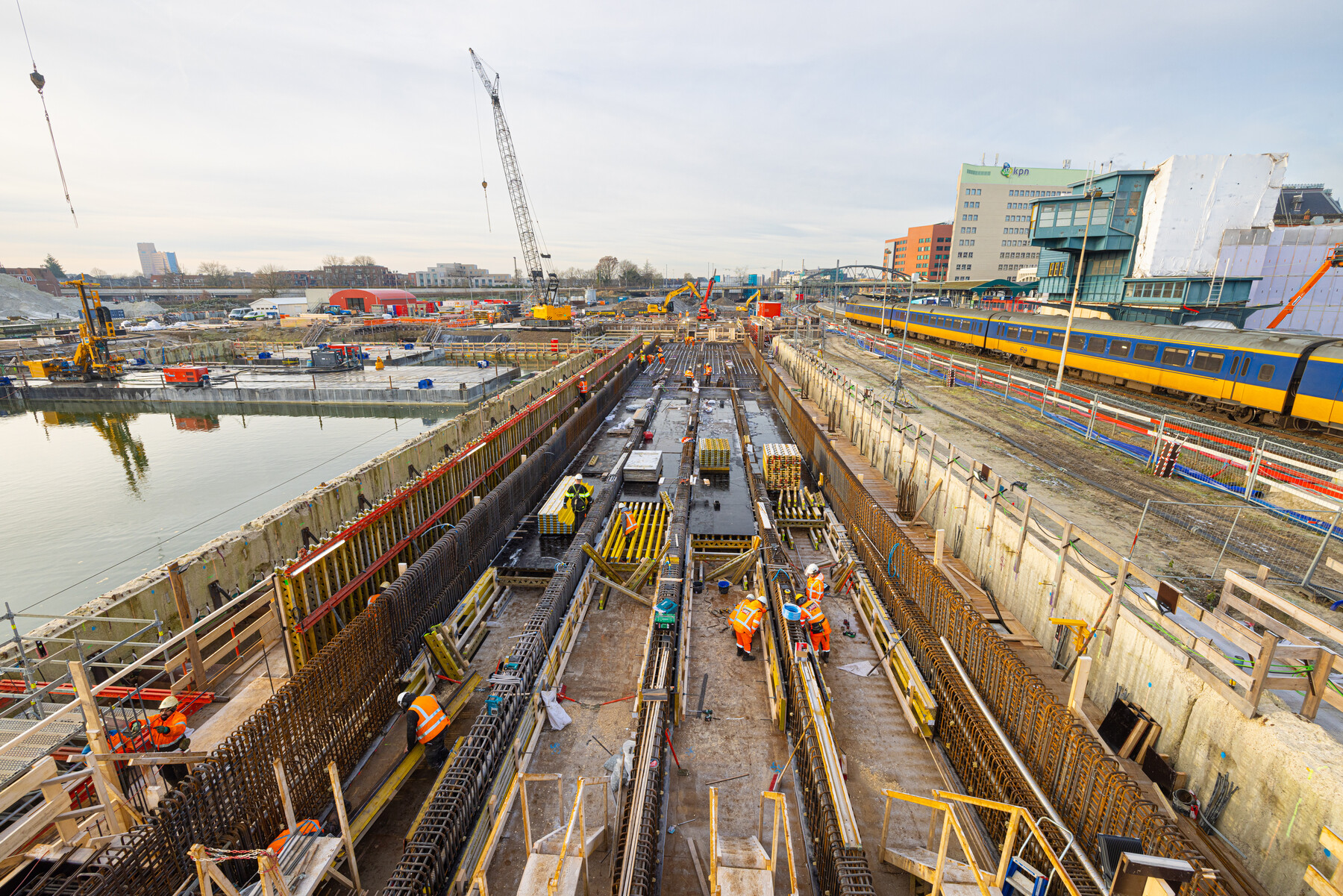  Het spoordek in aanbouw