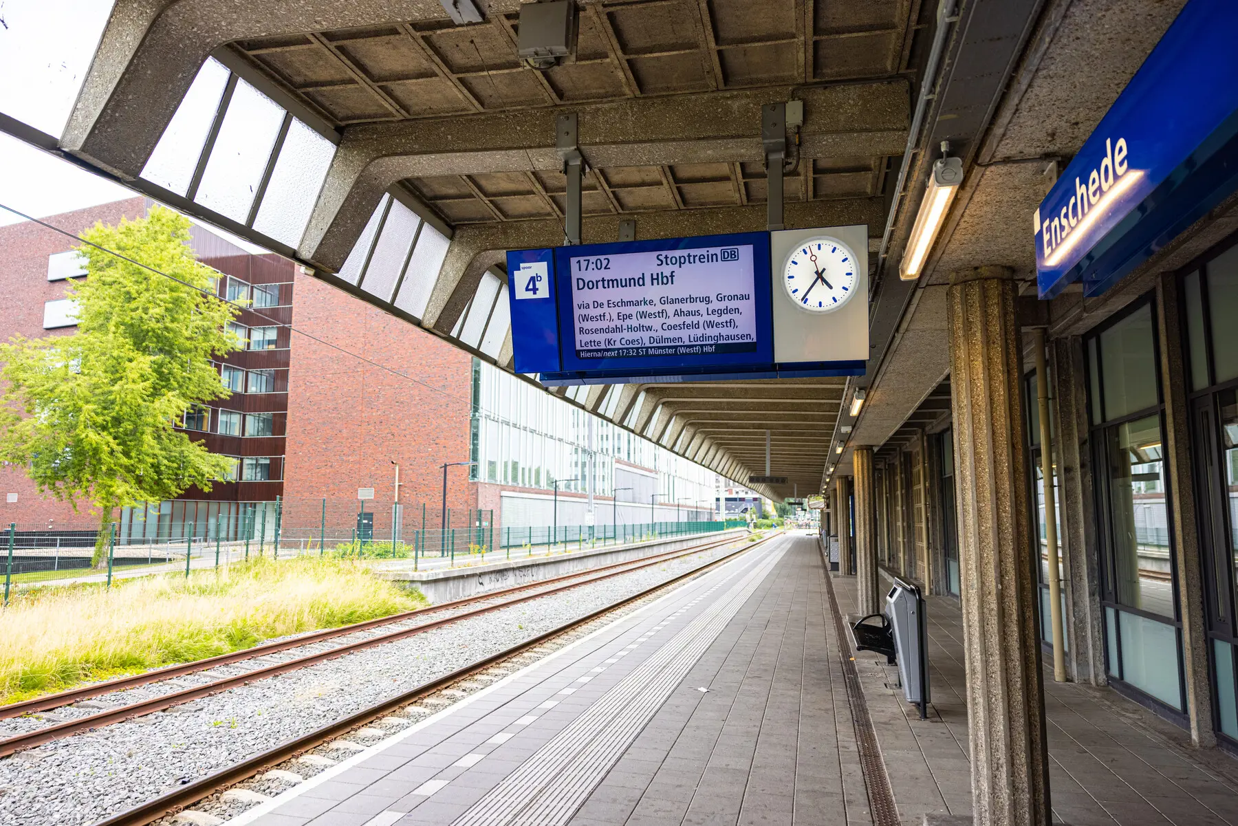 Het spoor richting Duitsland op station Enschede