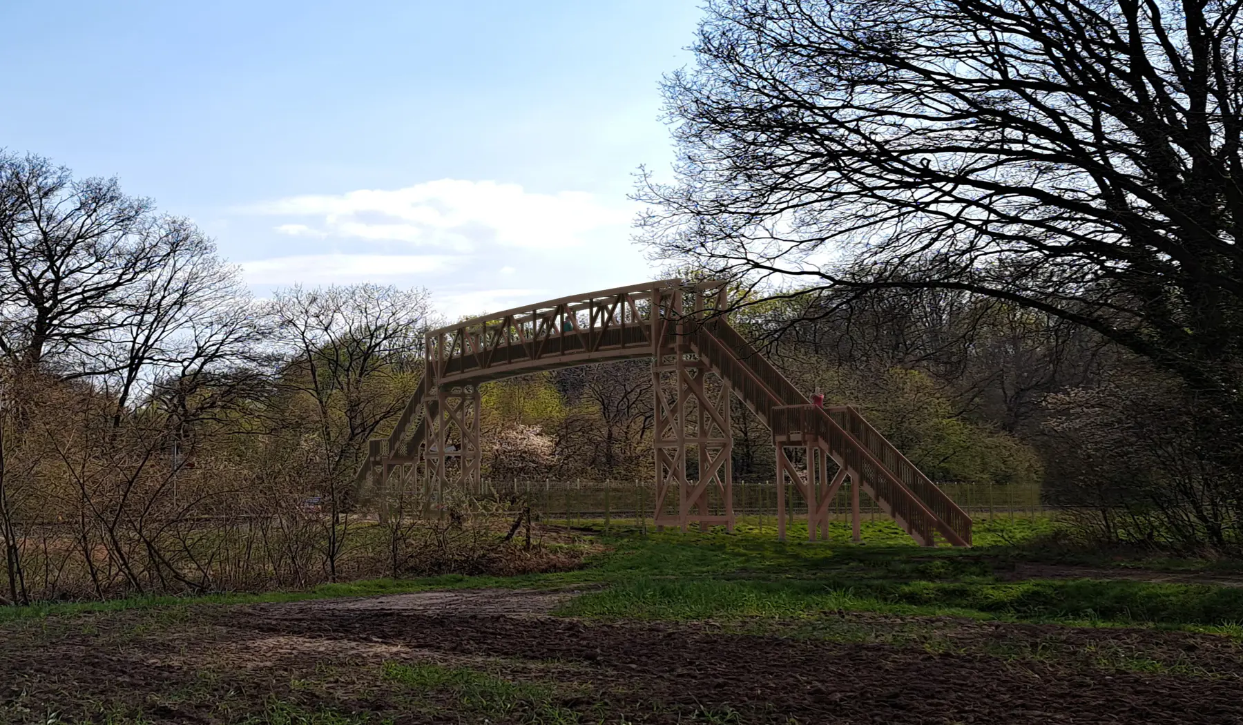 Op de plek van de NABO Kooidijk in Markelo bouwt aannemer Hegeman een bijzondere voetgangersbrug
