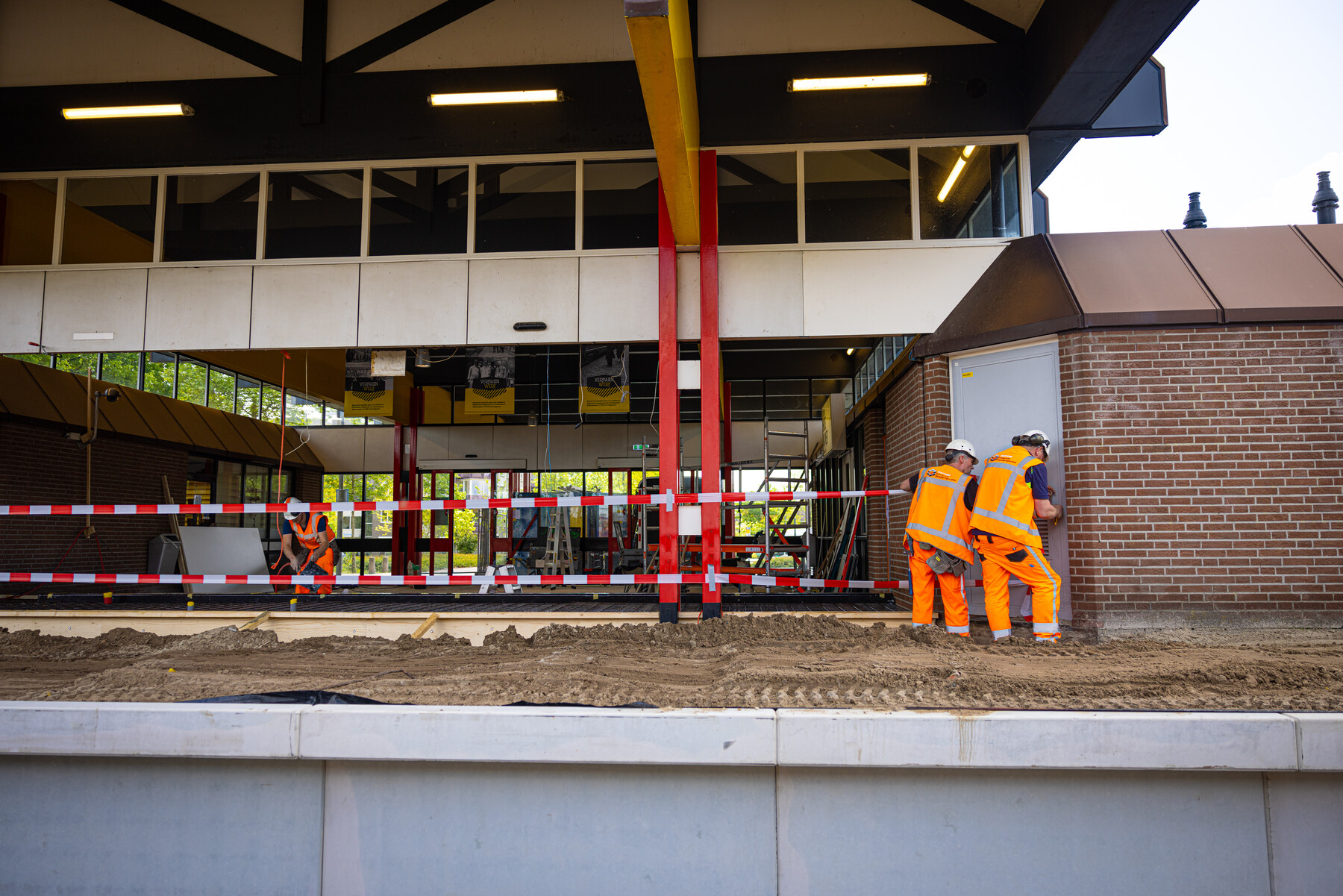 De entree van station Hoogeveen is vernieuwd