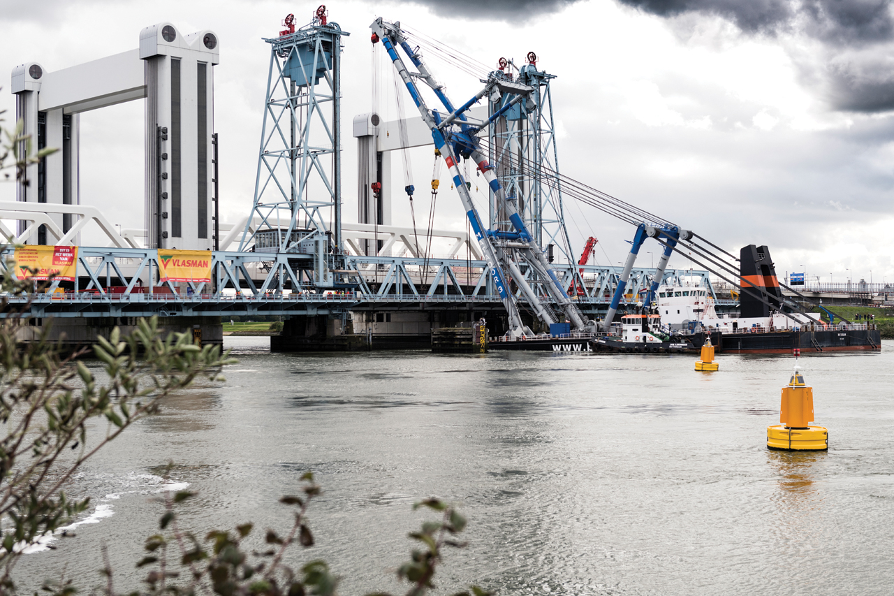 Sloop oude Botlekbrug