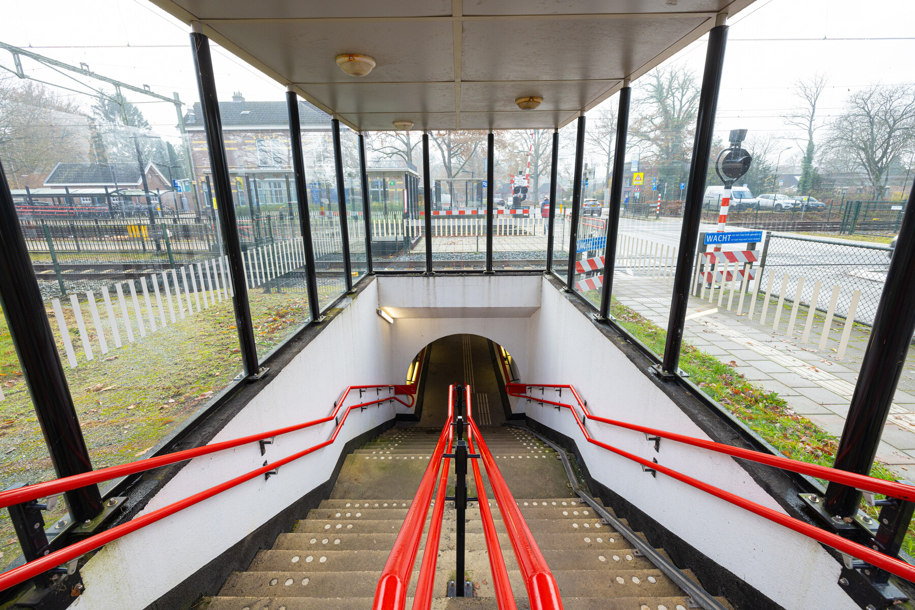 De huidige voetgangerstunnel met toegang tot spoor 2 en 3 verdwijnt; we maken het station ook toegankelijk voor mindervaliden