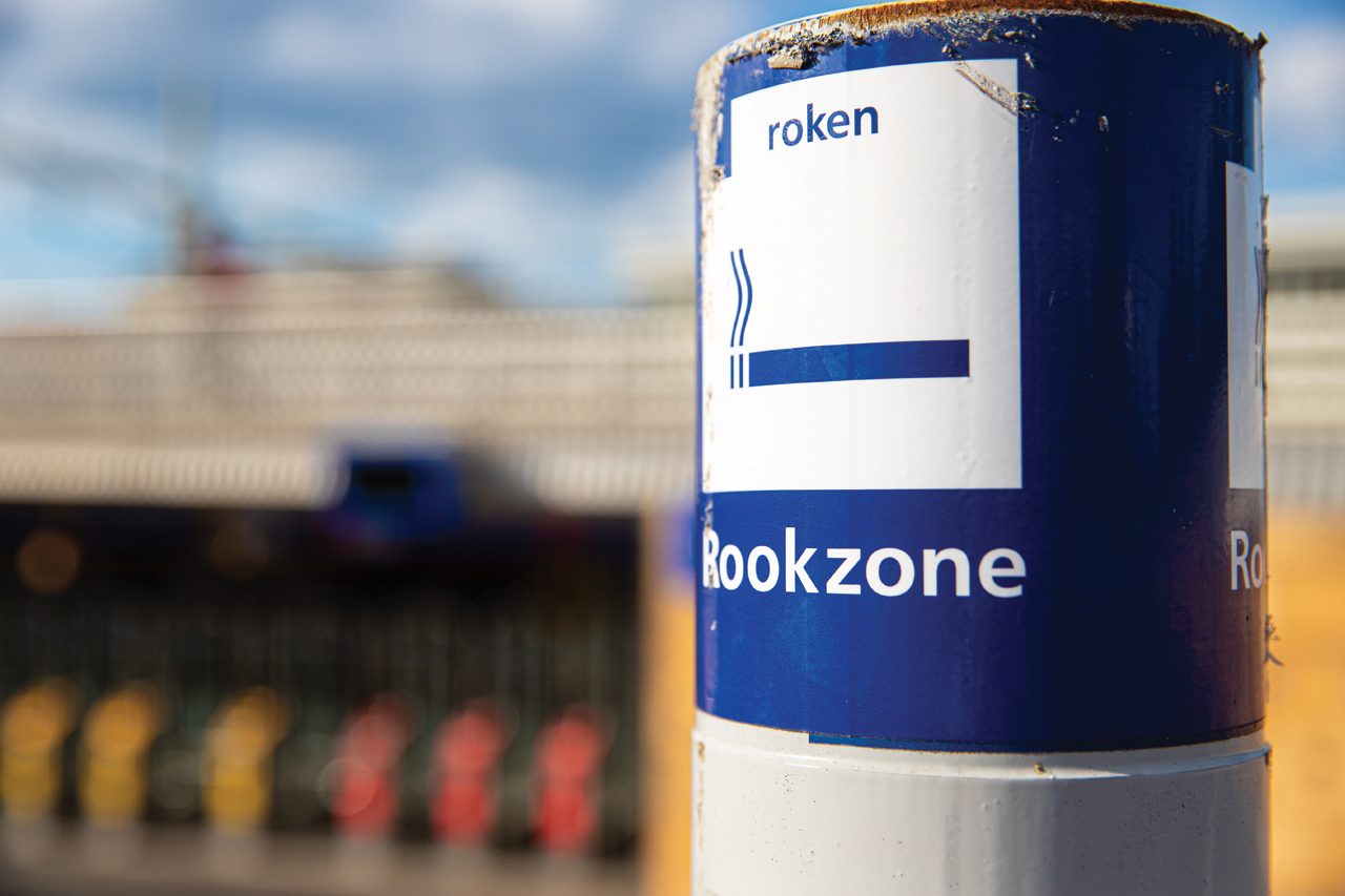 Rookzones zijn inmiddels verleden tijd op stations