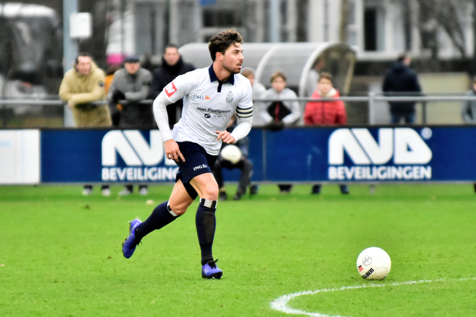 Oscar in het shirt van de Koninklijke HFC