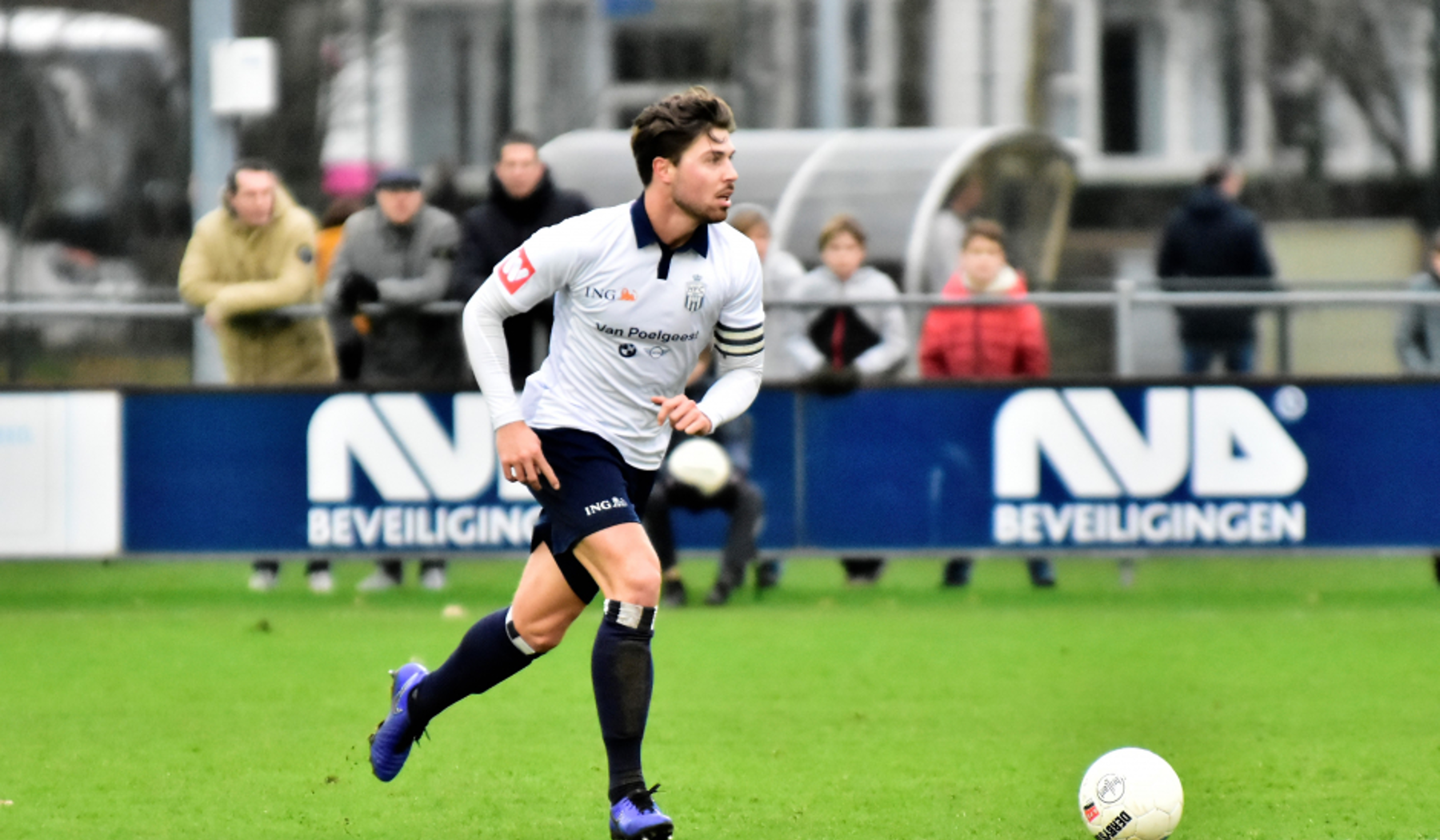Oscar in het shirt van de Koninklijke HFC