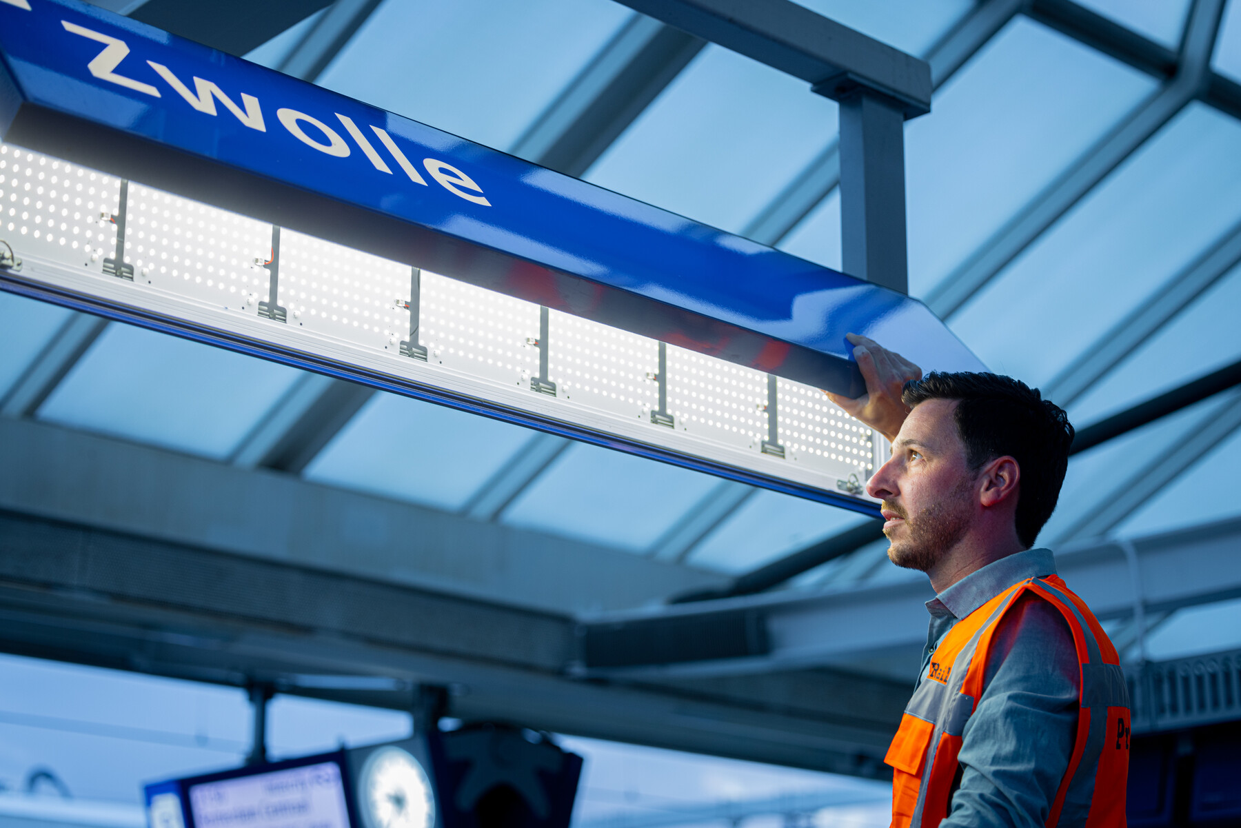 De pilot is gestart op station Zwolle. Wegens succes wordt het systeem nu over het hele land uitgerold.