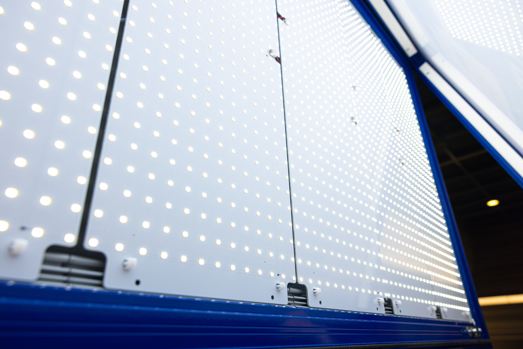 Modulaire ledpanelen besparen minstens 50 energie% ten opzichte van tl.