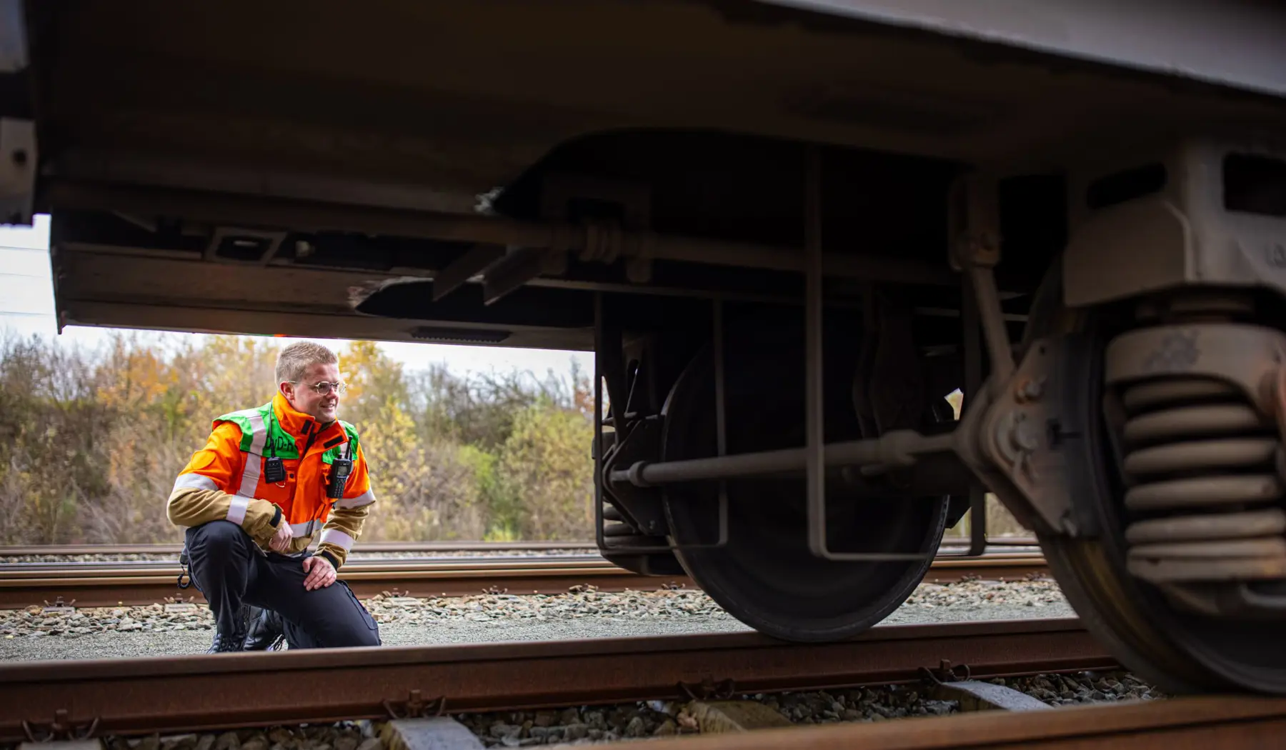 Ezra Vertommen studeerde af als piloot, nu is hij Officier van Dienst Rail bij ProRail