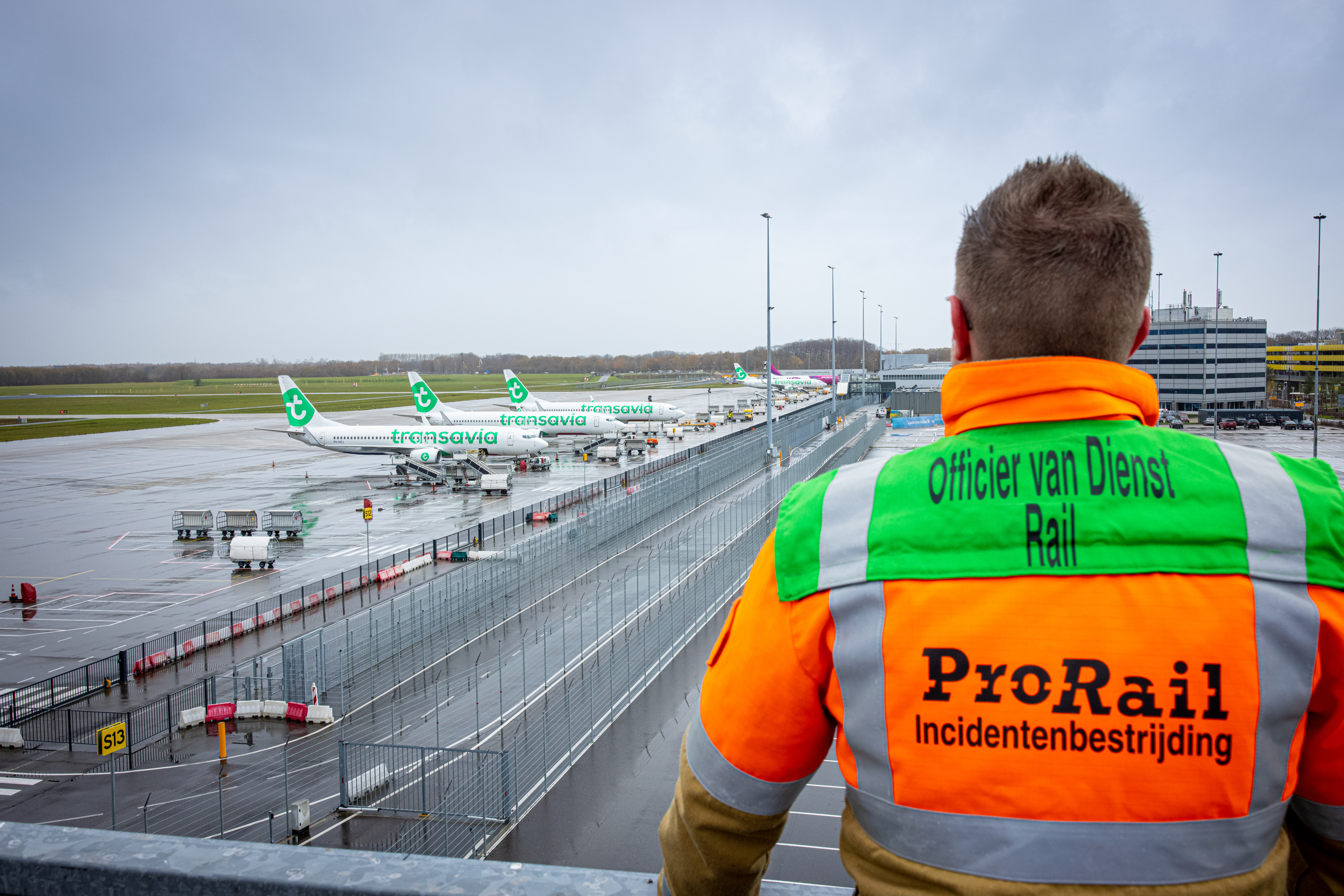 Ezra Vertommen studeerde af als piloot, nu is hij Officier van Dienst Rail bij ProRail