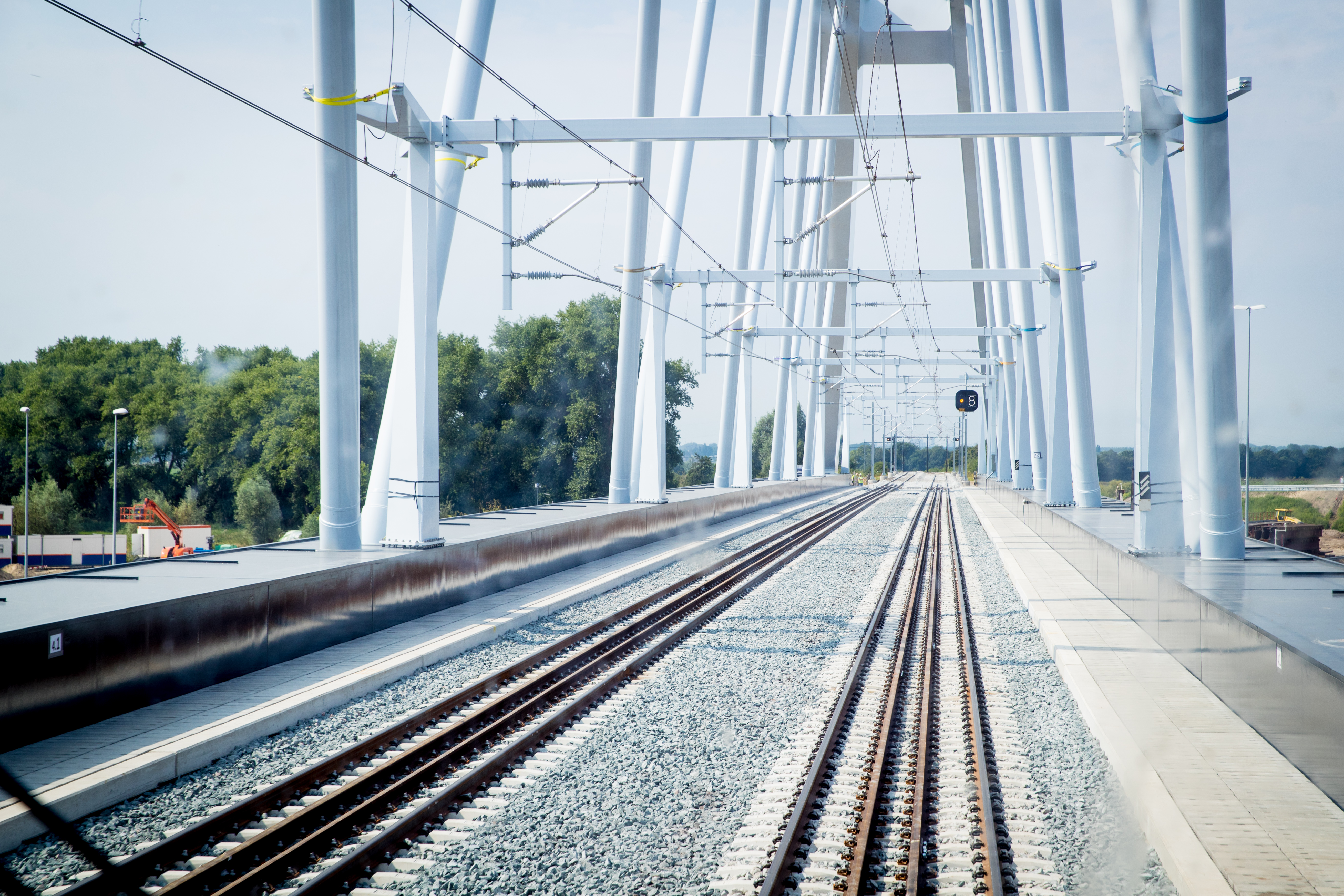 De eerste trein over de Zandhazenbrug