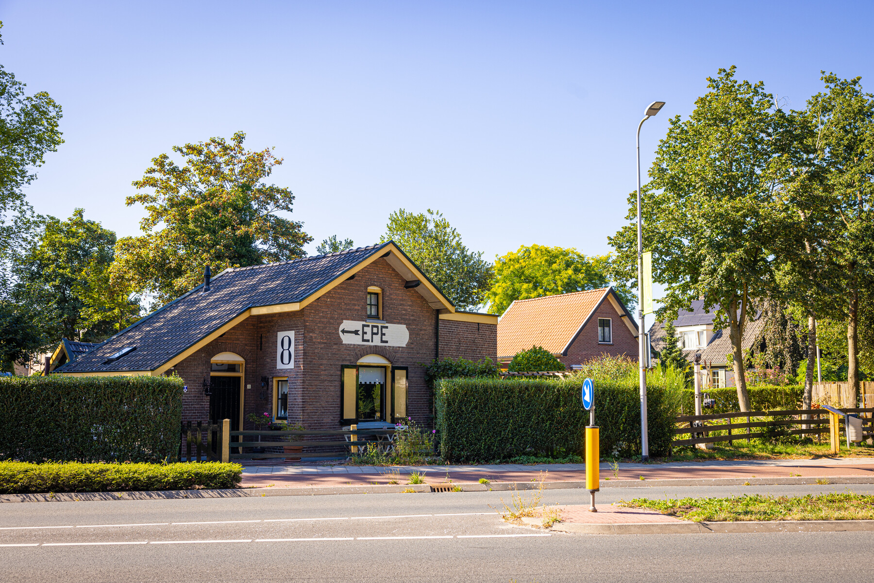 Het huis van de stationswachter in Epe, type KNLS 1e klasse