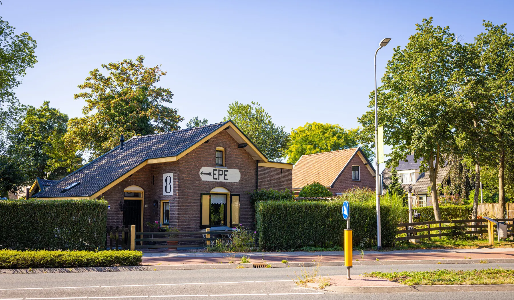 Het huis van de stationswachter in Epe, type KNLS 1e klasse