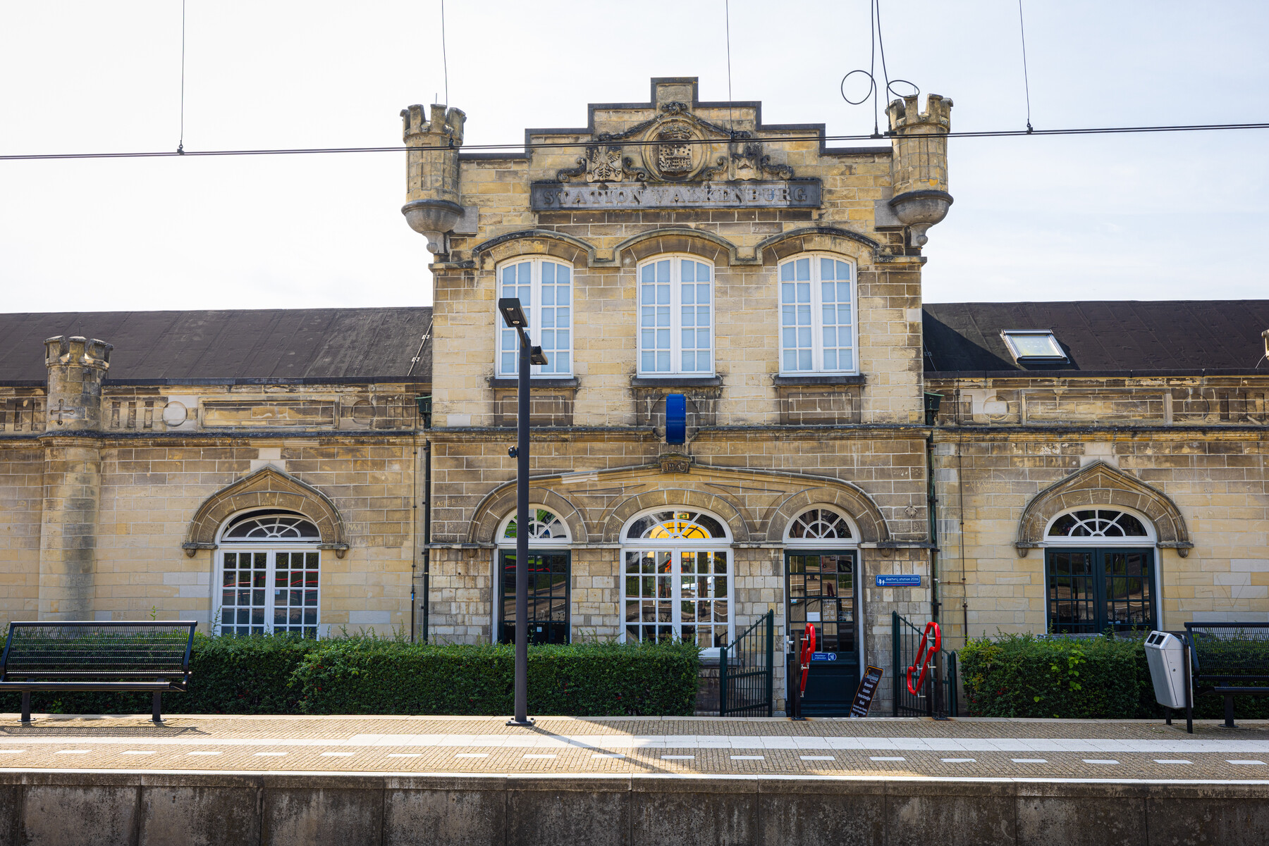 Vooraanzicht stationsgebouw Valkenburg
