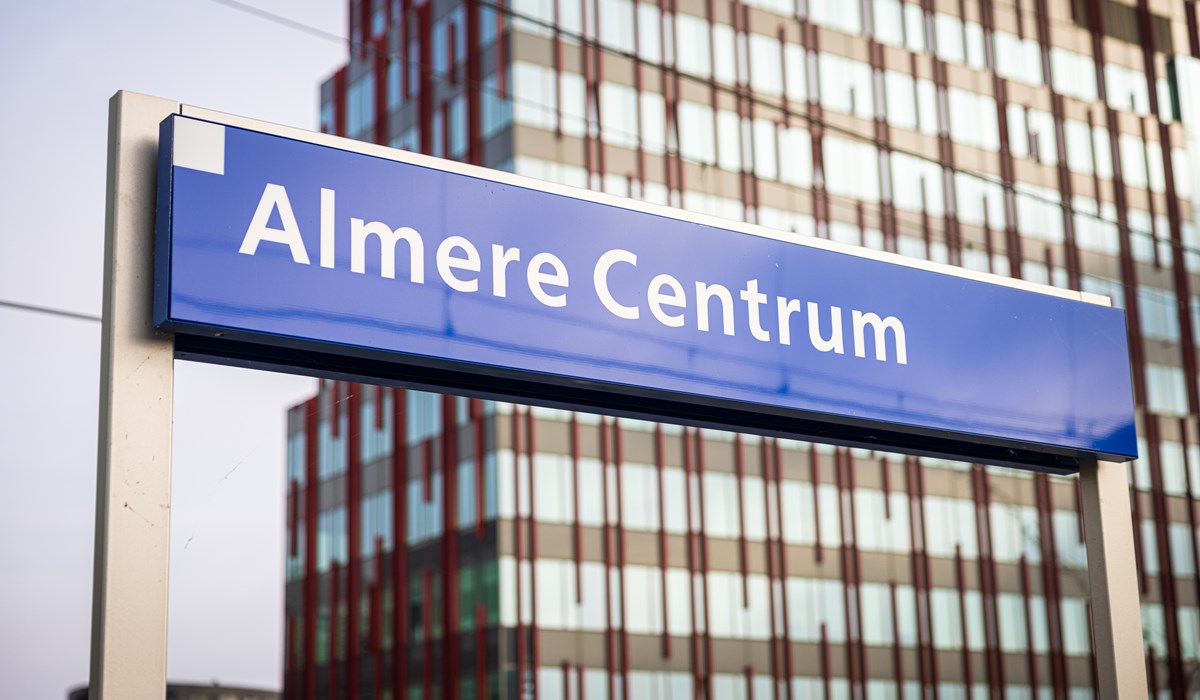Stationsbord Almere Centrum