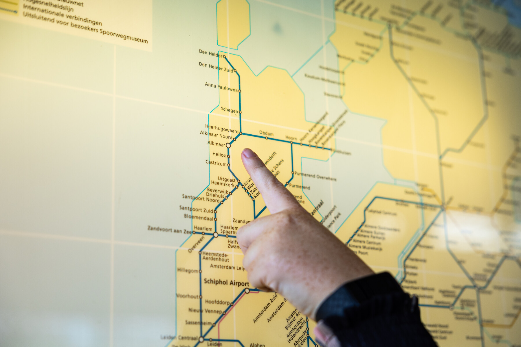 In haar werk zorgt ze ervoor dat alles zo snel mogelijk opgelost is én de reiziger duidelijke informatie krijgt