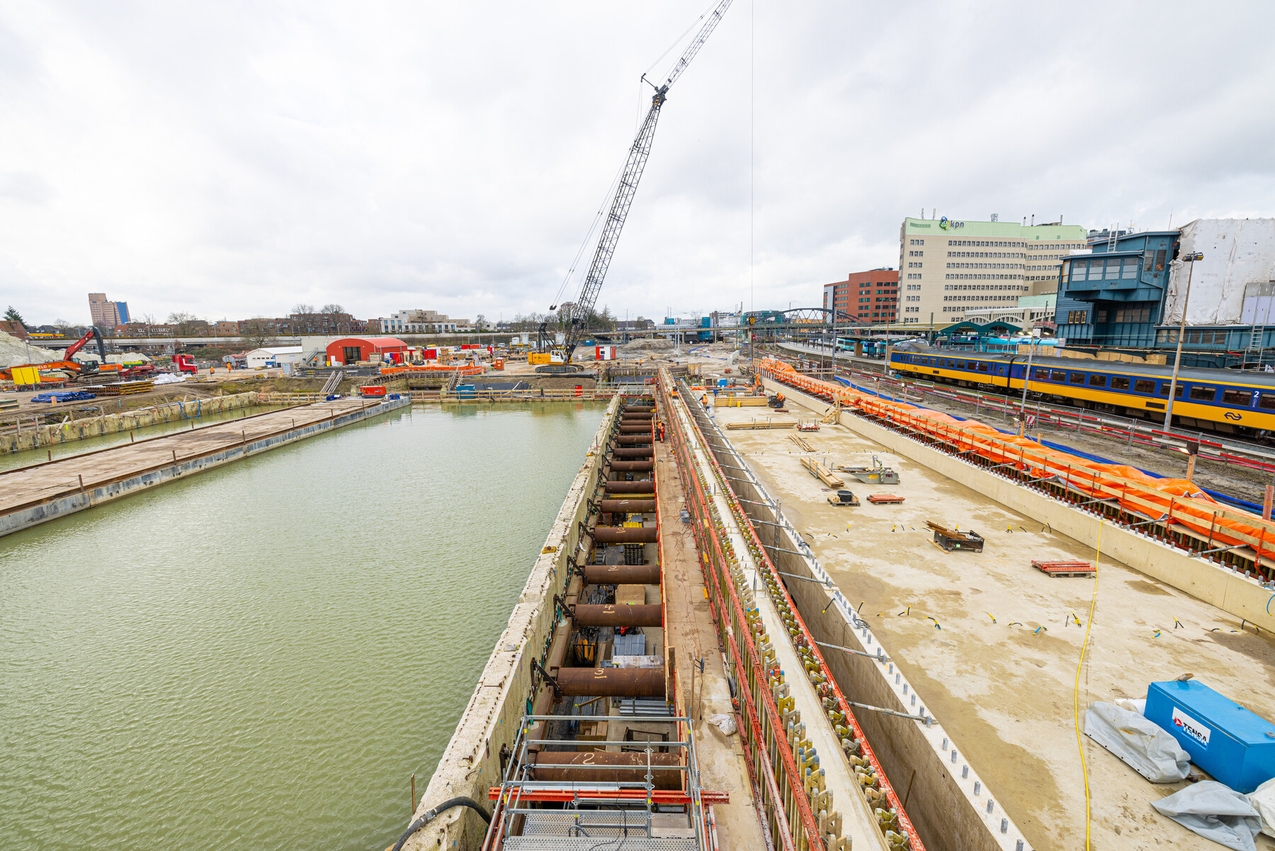 Het spoordek waar straks de sporen 7 en 8 op komen te liggen