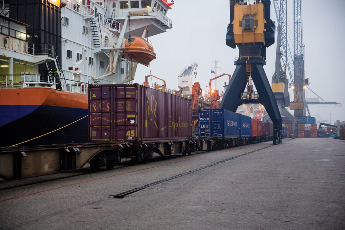 Containertransport bij Rotterdamse Haven