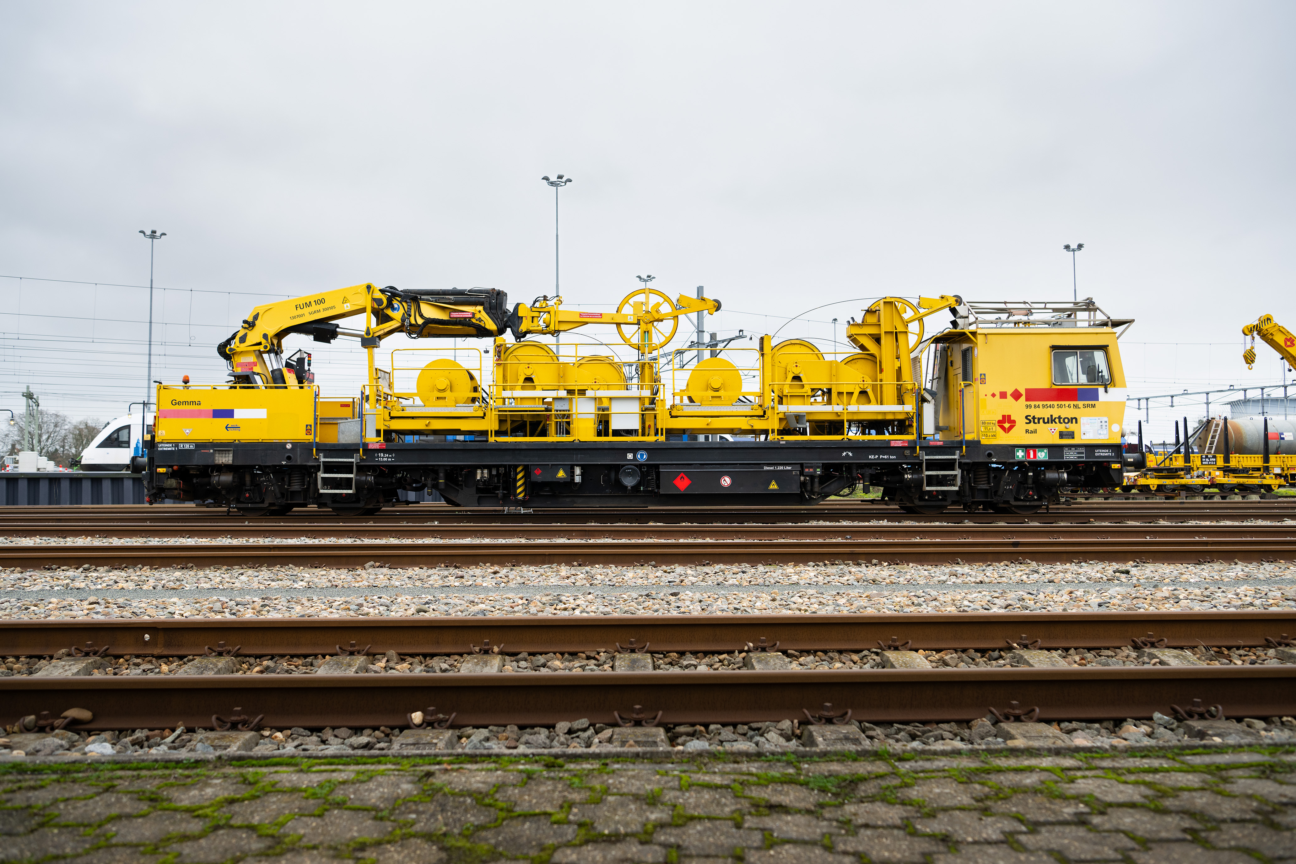 Gemma is een draadtrekmachine. Bij vernieuwing van de bovenleiding zorgt deze trein voor een mooie strakke bovenleidingsdraad. 