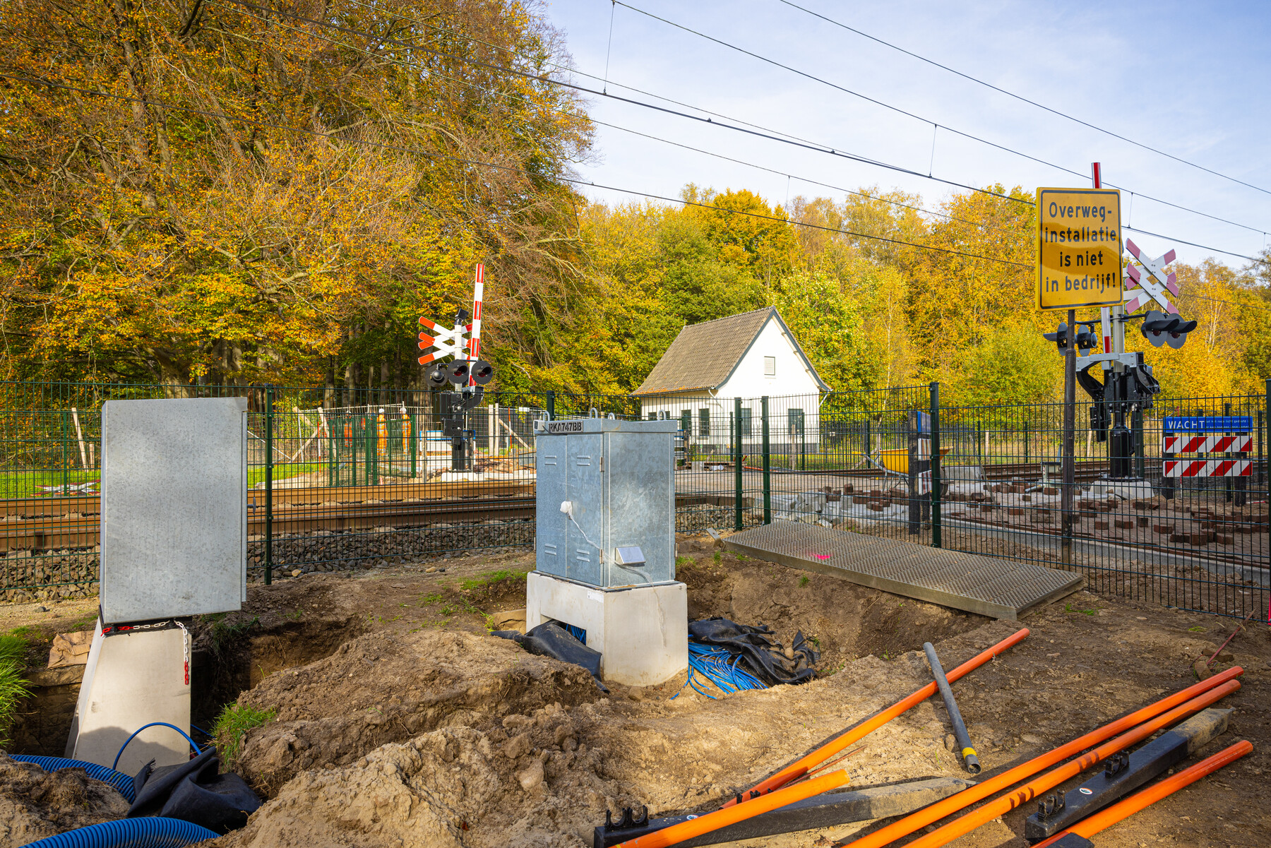 Nieuwe relaiskasten zijn geplaatst en kilometers nieuwe kabels in de grond gelegd