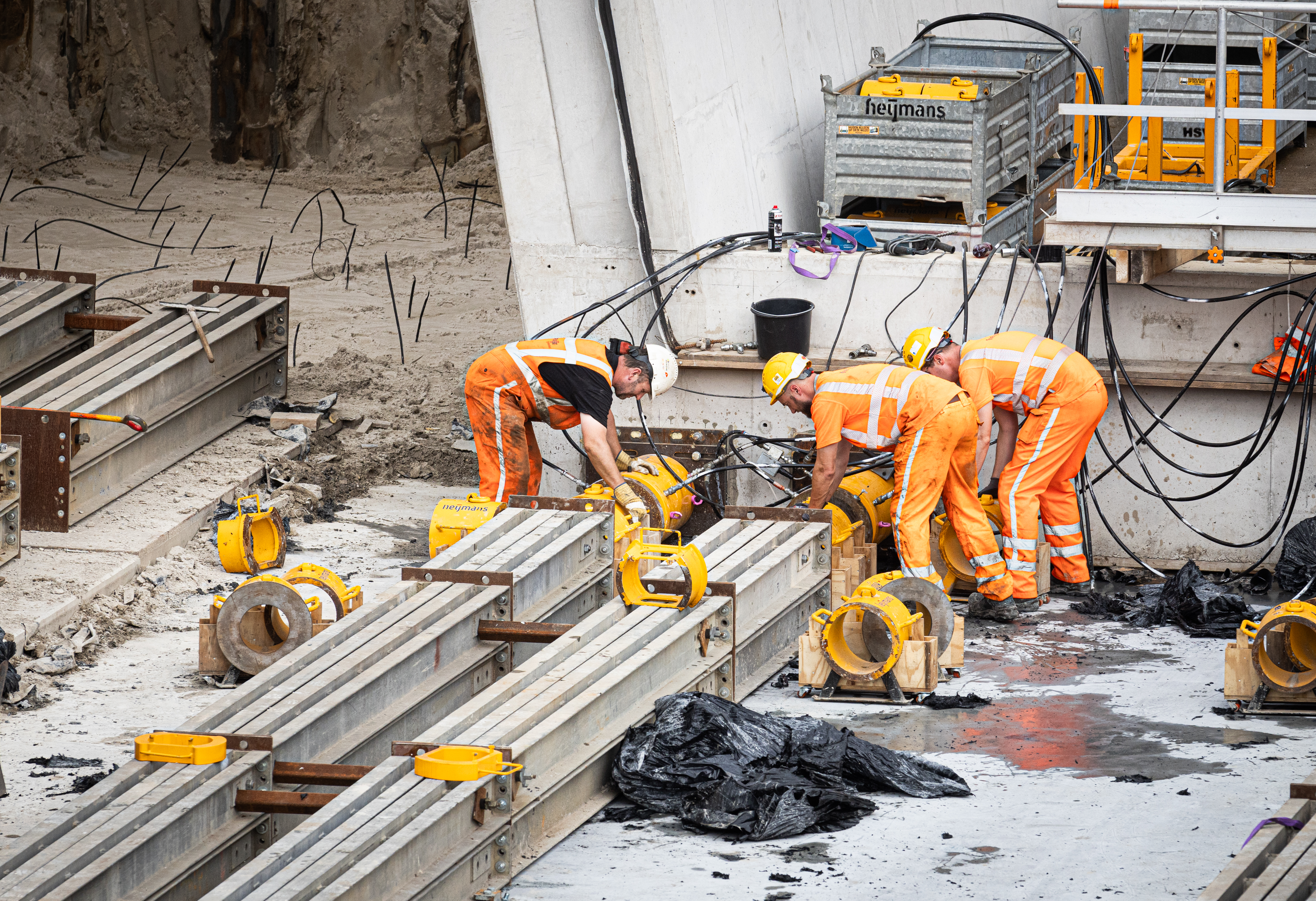 De duwcilinders liggen bijna op de goede plek