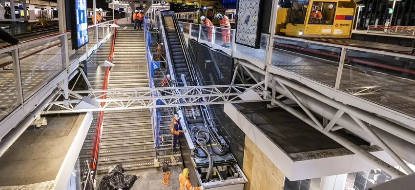 Nieuwe roltrappen voor Leiden Centraal | ProRail
