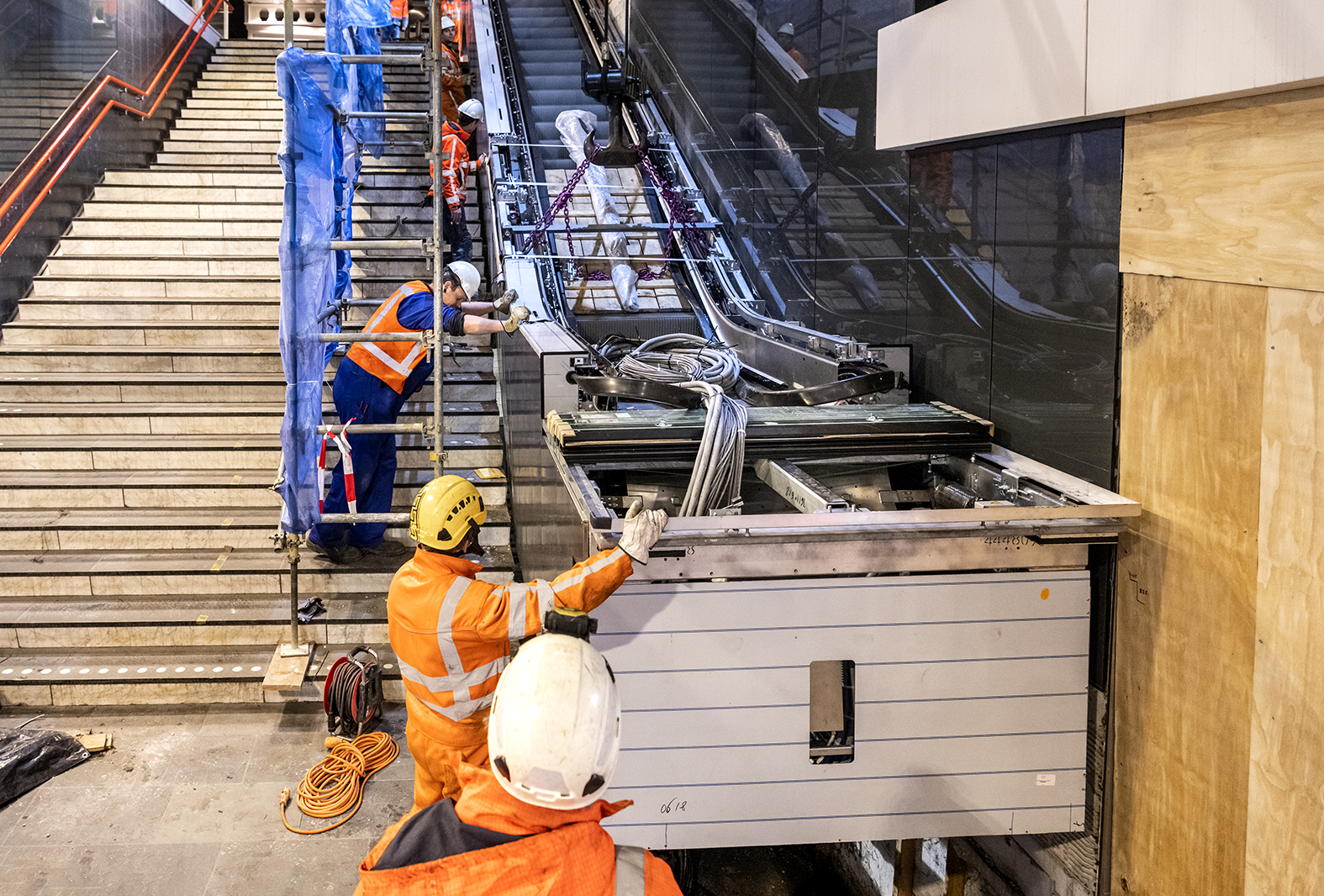 De nieuwe roltrap staat bijna op zijn plek