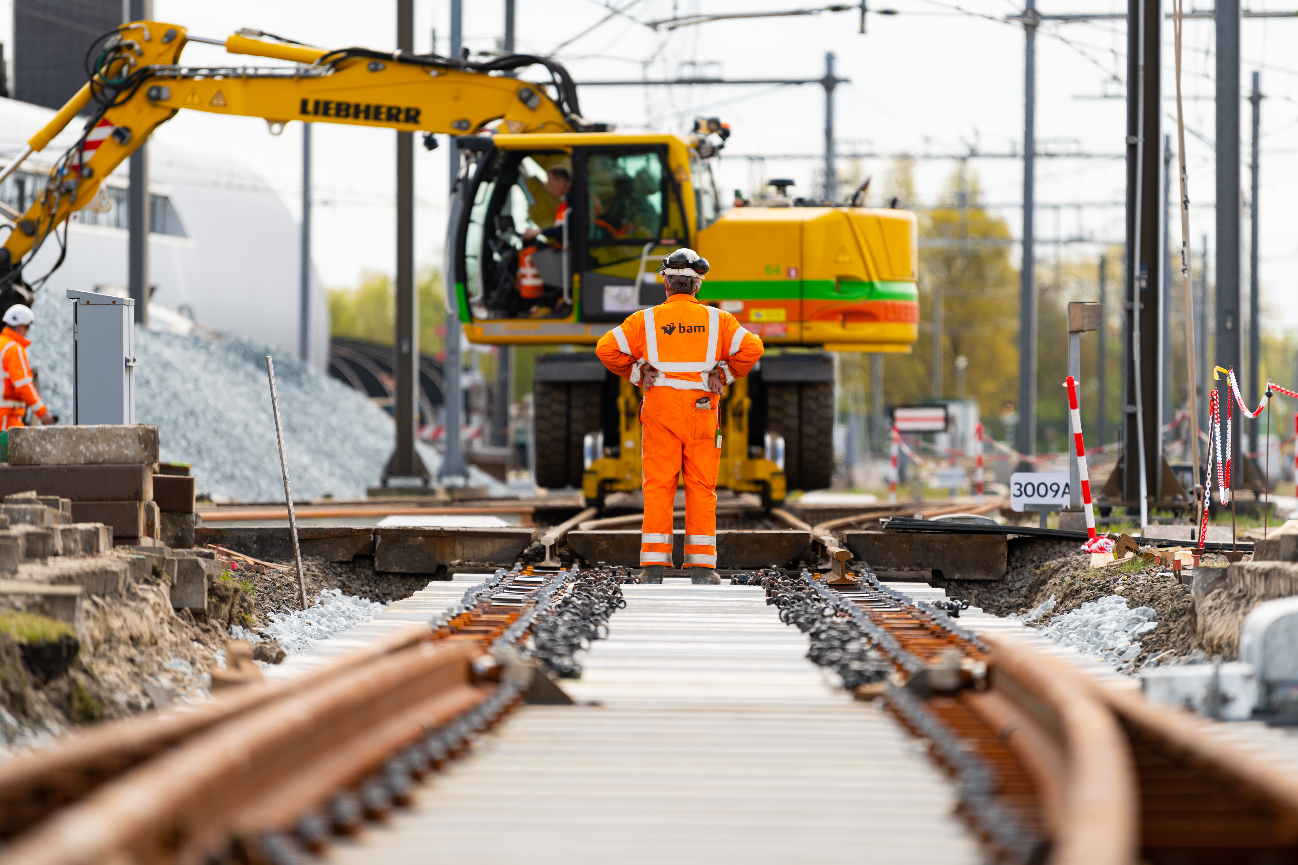 "Zo’n opstelterrein is vooral ’s nachts belangrijk, omdat er dan treinen geparkeerd staan, nagekeken en schoongemaakt worden. Daarom planden we de werkzaamheden overdag."