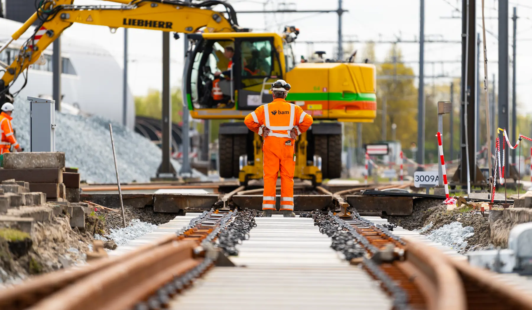"Zo’n opstelterrein is vooral ’s nachts belangrijk, omdat er dan treinen geparkeerd staan, nagekeken en schoongemaakt worden. Daarom planden we de werkzaamheden overdag."